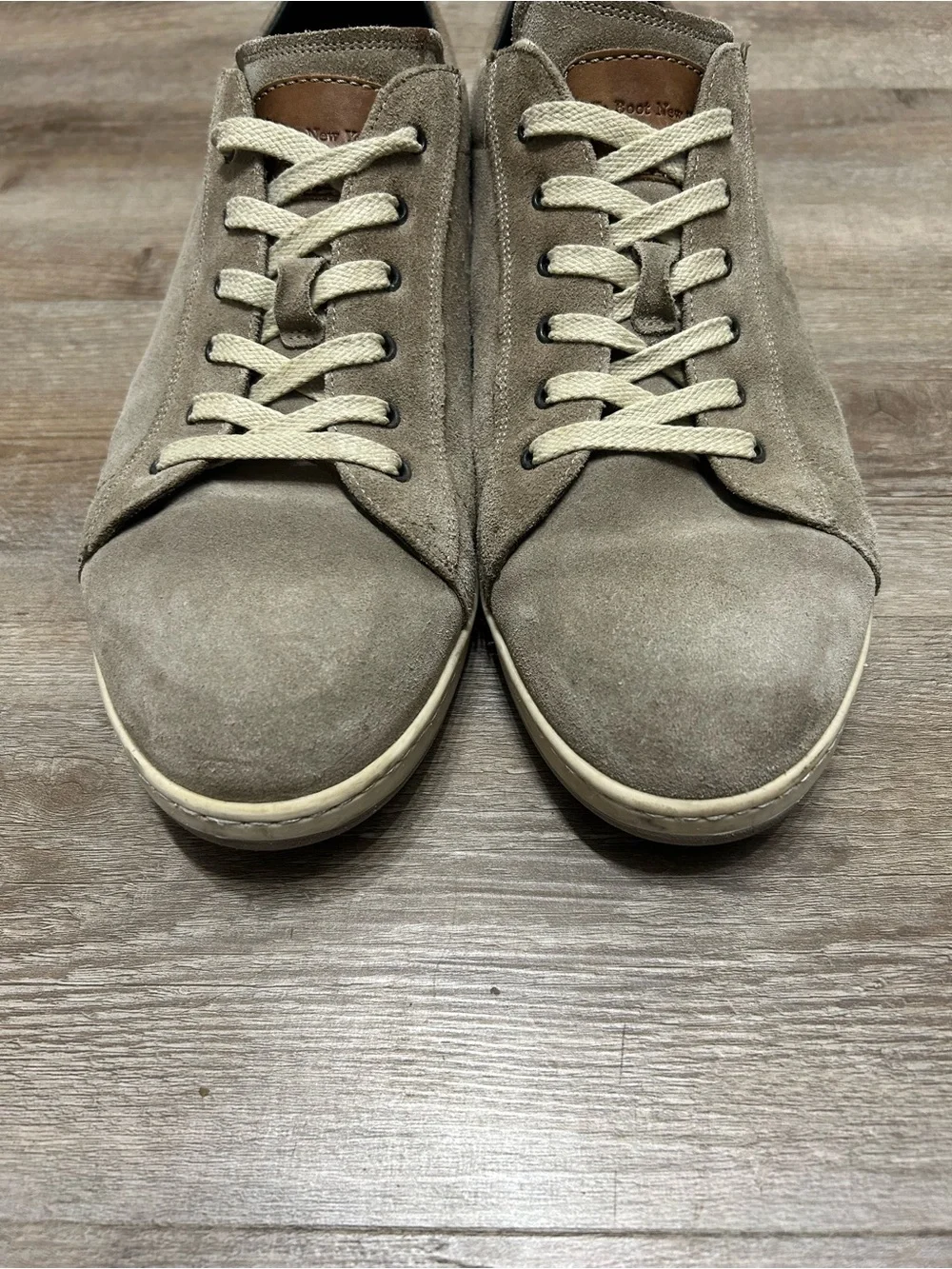 To Boot Barlow Men’s Size 10.5 Suede Lace-Up Low Top Sneakers Taupe Shoes